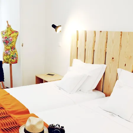 Hall Chiado بيت ضيافة