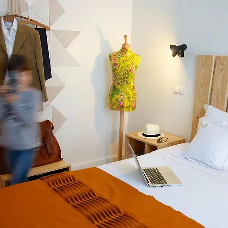 Hall Chiado بيت ضيافة